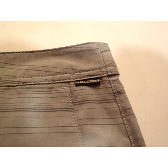 Volcom Stretch Shorts M‎ 32 Gray Chino 10" Length - Picture 3 of 4